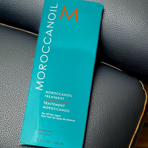 Moroccan Oil Hair Treatment 3.4 fl. oz comes with Pump | Brand New - Picture 1 of 1